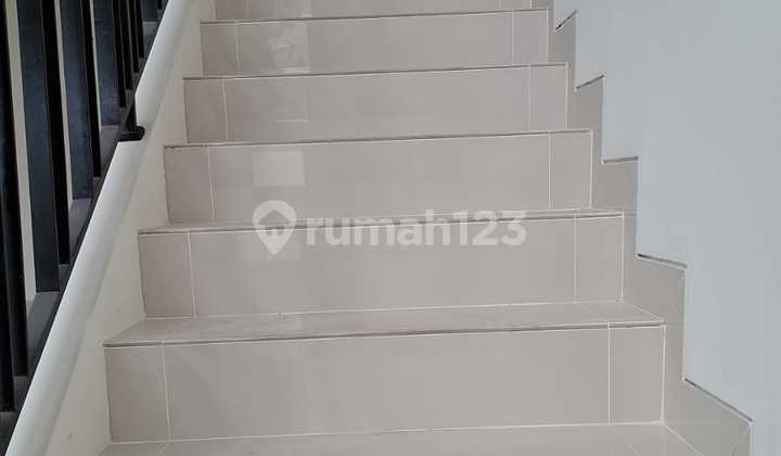 Rent Hampton Avenue Studio Loft 6x18 Strategic Location in Gading Serpong 2