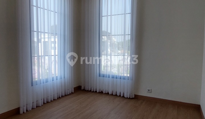 Luxury Beautiful House For Sale in Premium Location Bellefont East Sumarecon Gading Serpong 2