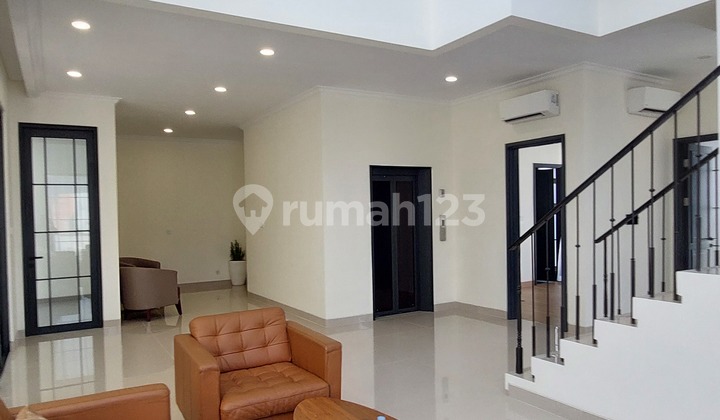 Luxury Beautiful House For Sale in Premium Location Bellefont East Sumarecon Gading Serpong