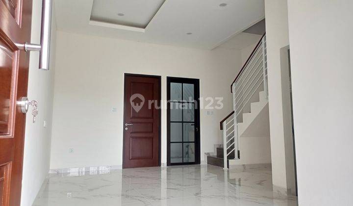 Di Jual Rumah Minimalis 2 Lantai di Mustika Jaya Dekat Pintu Tol 8