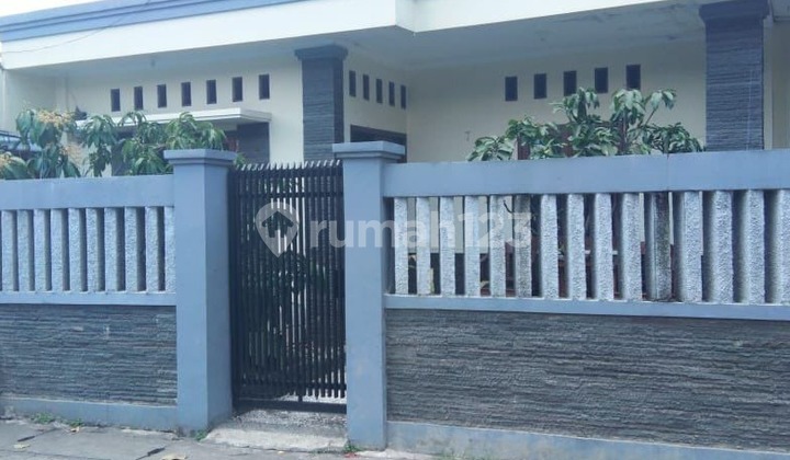 Akses Mudah & Fasilitas Lengkap! Rumah Full Furnished Sukamaju Depok Dijual Cepat