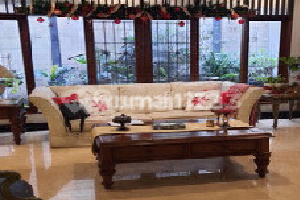 Lokasi Strategis Rumah Mewah 2 Lantai di Jl. Pacuan Kuda Pulomas