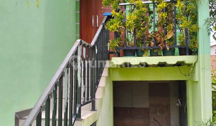 Lokasi.sangat Strategis Rumah 2 Lantai di Kukusan Ui Depok