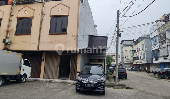 Price Drop, Shop House in Duri Kosambi, West Jakarta, 6x15m, 3 Floors, SHM (Freehold Title)