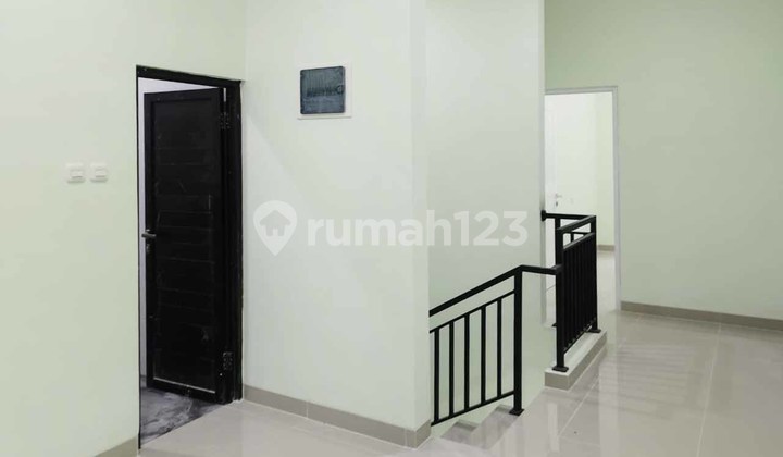 New 2-Story House in Meruya Ilir, Kembangan - 5 Bedrooms, Near Puri Indah Toll Road & Flood-Free 2