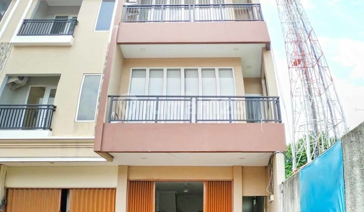 Tsi/15621, Rent Shop House Kresek Raya Cengkareng West Jakarta, Near Green Lake City - Built Area 180 M², Strategic for Office Tsi/15621, Rent Shop House Kresek Raya Cengkareng West Jakarta, Near Green Lake City - Built Area 180 M², Strategic for Office