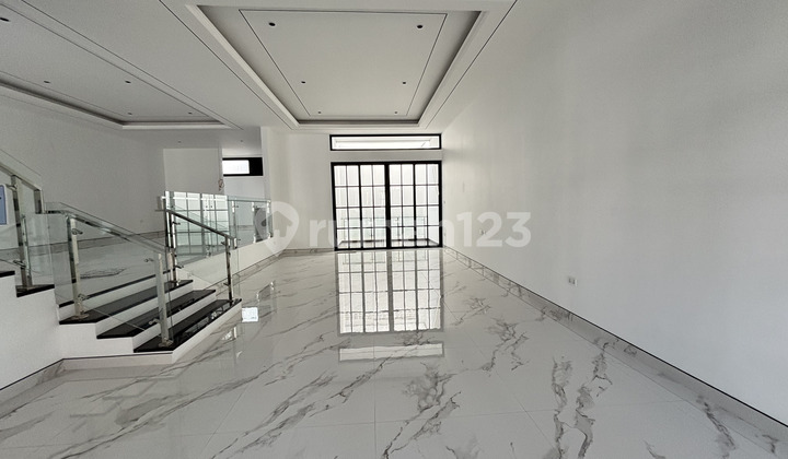 Dijual Rumah Mewah 3 Lantai Model American Sukajadi Batam 2