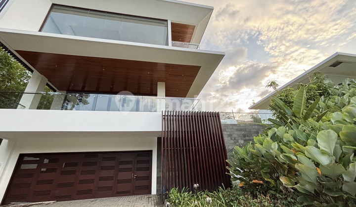 New 3-Story House The Signature Villa Panbil Balihouse Batam New 3-Story House The Signature Villa Panbil Balihouse Batam