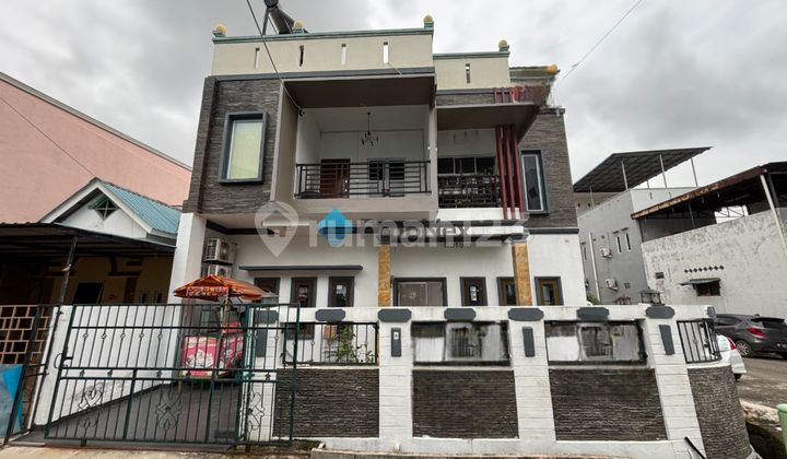Rumah 3 Lantai Dijual Hook Hadap Timur SHM Taman Kota Batam