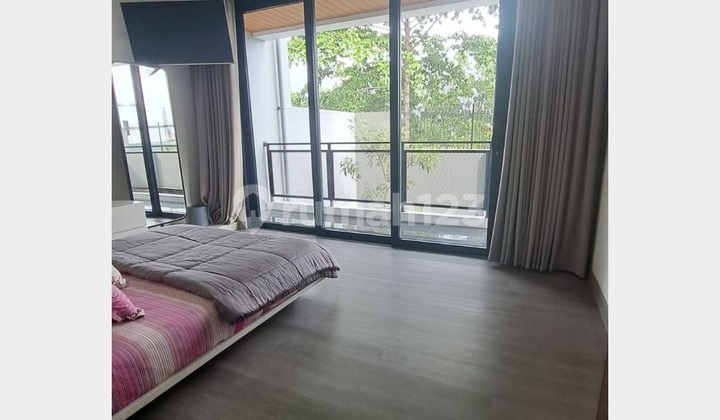 Luxury House in Tatar Jingganagara, Baru Parahyangan City