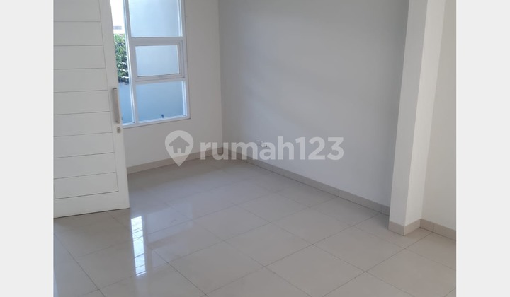 Minimalist House Ready to Occupy 2 Floors in Taman Holis Indah 1 1
