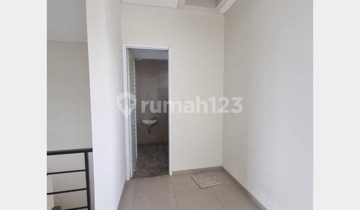Nice 3-Story Shophouse in Batununggal, Bandung 2