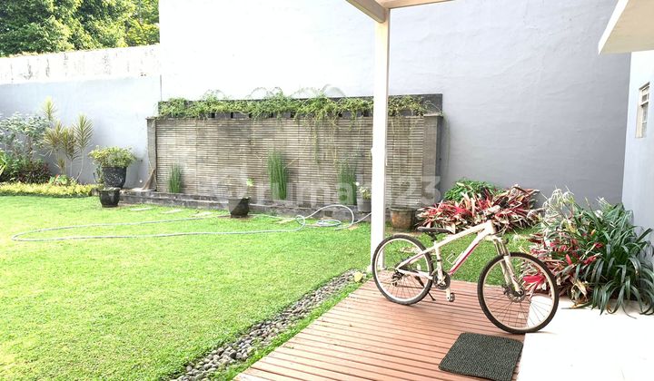 Dijual Rumah Dengan Taman Luas Furnished di Tatar Ratnasasih, Kbp 2