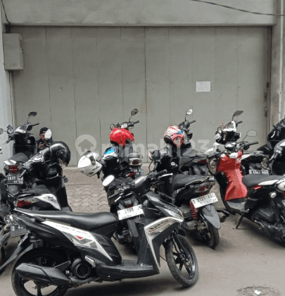 For Rent Ruko 3,5 Lantai Parkiran Luas di Andir 5
