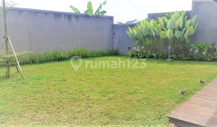 Minimalist House in the Bandung Corridor of the Old Times, Kbp