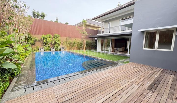 Rumah Mewah Ada Kolam Renang di Tatar Larangtapa KBP