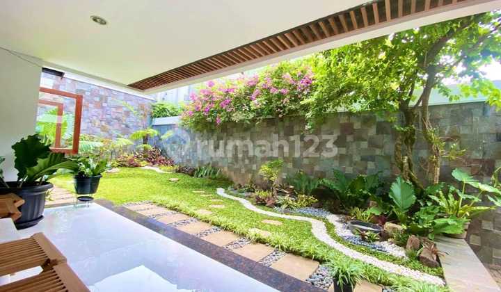 Rumah Bagus Ada Taman di Budisari Bandung 