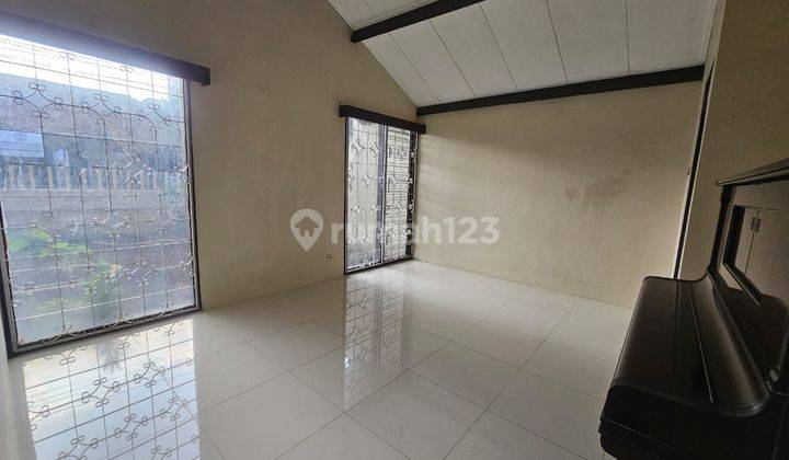 Rumah SHM Semi Furnished di Cikutra Bandung 1