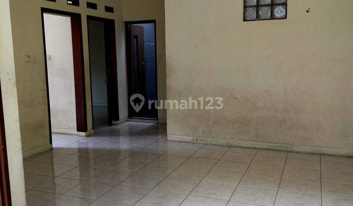 Rumah Dengan Carport Luas di Permata Cimahi 1