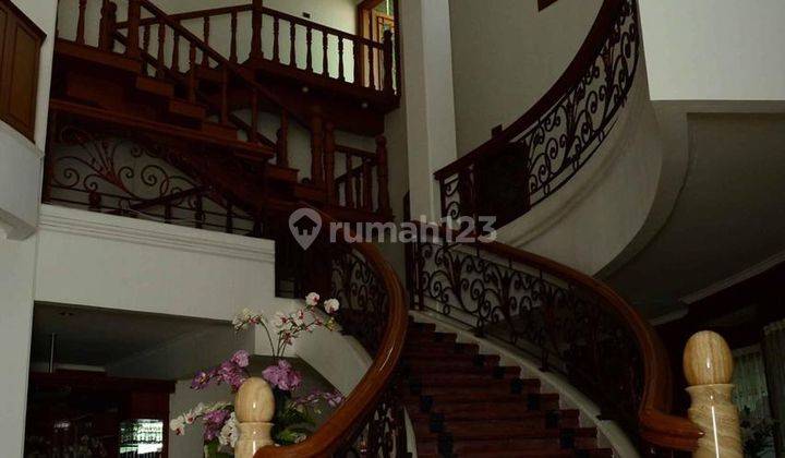 Rumah Mewah 4 Lantai di Setra Duta Hegarmanah 1