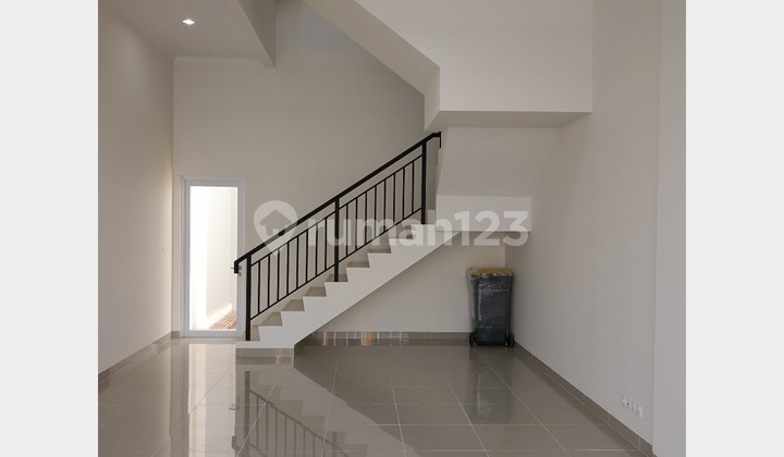 Ruko 3 Lantai di Magna Commercial Summarecon