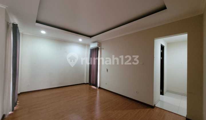 Rumah Bagus 4 Lantai di Setrasari Kulon Bandung Rumah Bagus 4 Lantai di Setrasari Kulon Bandung