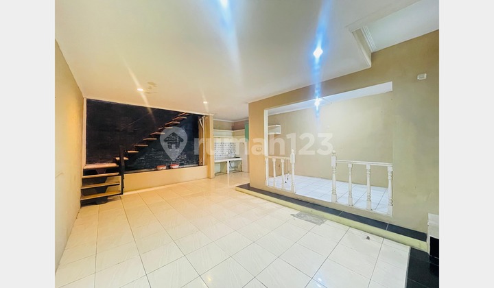 Spacious 2.5-Story House with Garden & Rooftop in Tatar Jingganagara.