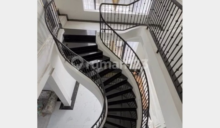 Modern Classic Hook Majestic Fully Furnished House in Cikole Lembang 2