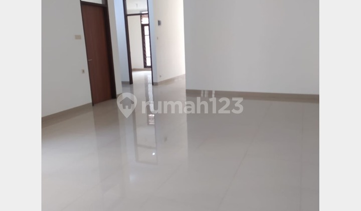 Rumah Luas Ada Taman di Sarijadi, Bandung Rumah Luas Ada Taman di Sarijadi, Bandung