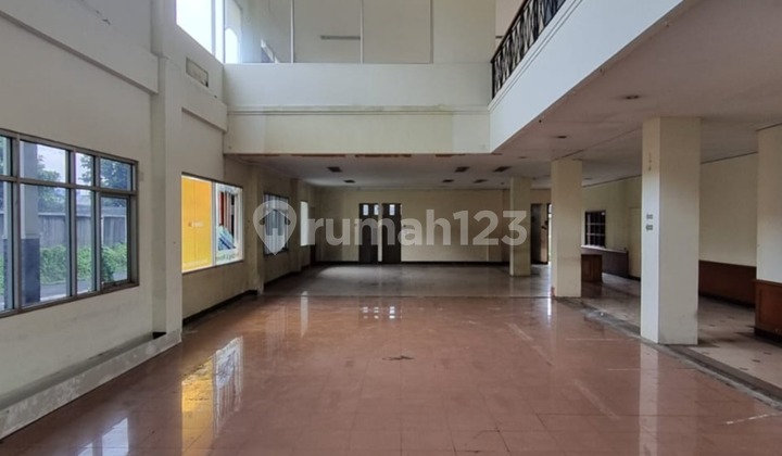 Gedung Ex Kantor Showroom Luas & Strategis di Kota Bandung