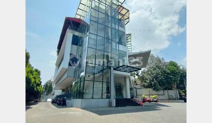 4.5-Storey Building with Elevator in Setiabudi, Bandung 2