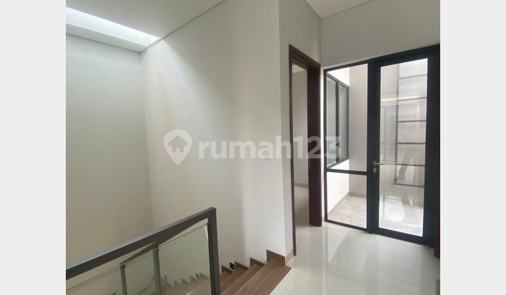 Rumah Baru Siap Huni Minimalis Modern di Royal Grande Setraduta 2