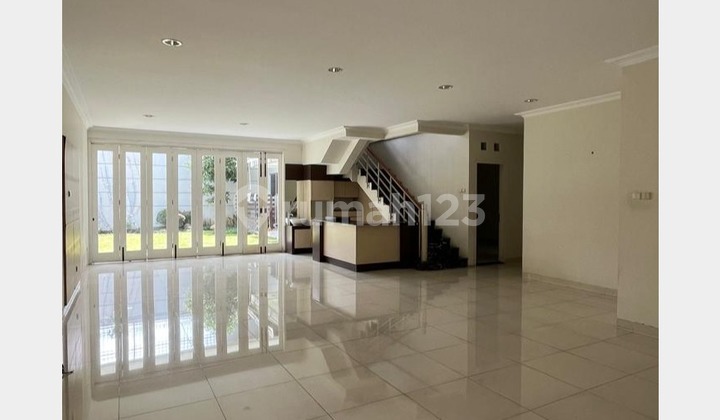 Rumah SHM dengan Halaman Luas di Mainroad Setiabudi Bandung