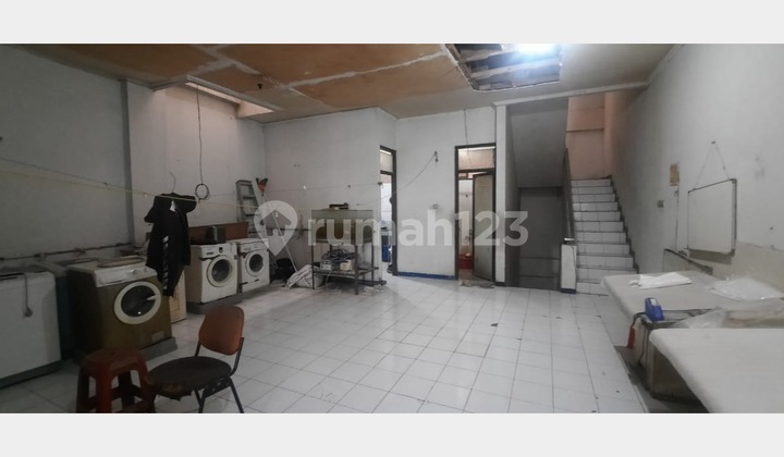Attached SHM 3-Story Shop House in the Center of Bandung City 2