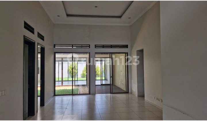 Comfortable and Spacious House in BTD 3 Kota Baru Parahyangan, Bandung