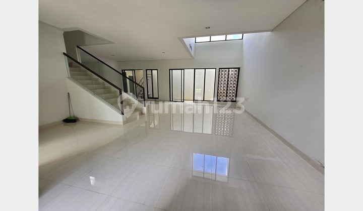 Rumah Lux Minimalis Modern di Summarecon Bandung