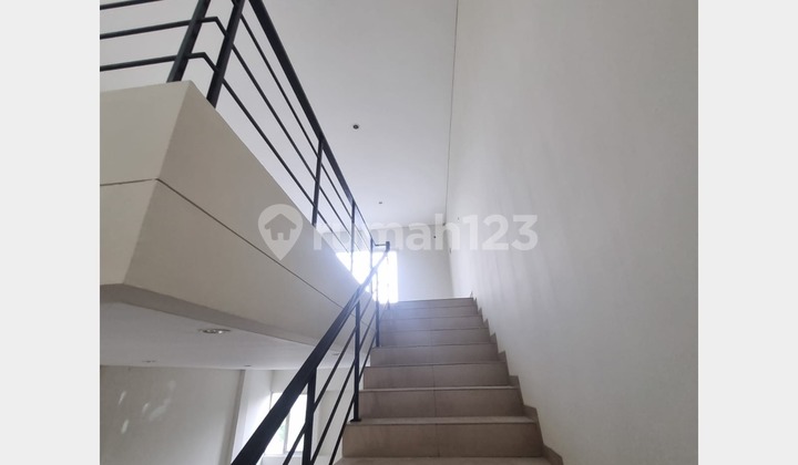 3-Storey SHM Shop House in Batununggal, Bandung 2