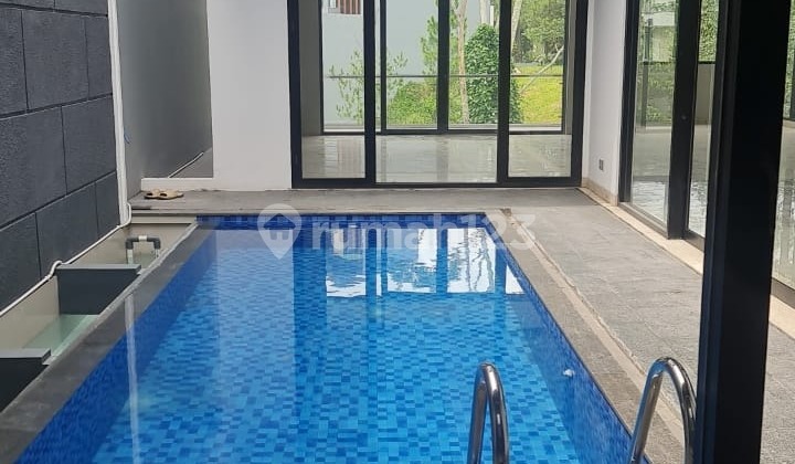 Rumah Bagus Ada Kolam Renang di Tatar Wangsakerta 2 KBP