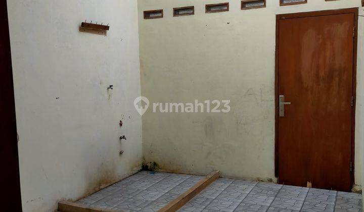 Rumah Dengan Carport Luas di Permata Cimahi 2