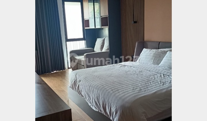 Rumah Mewah ada Kolam Renang di Setiabudi Regency