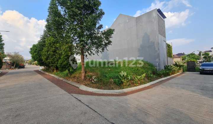 Dijual Tanah Hoek di Setra Duta Dago Grande