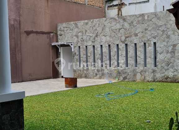 Rumah Belanda Terawat di Jl Riau Bandung 2