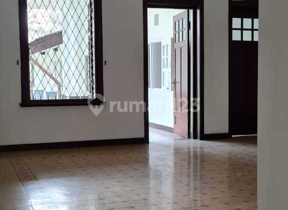 Rumah Belanda Terawat di Jl Riau Bandung