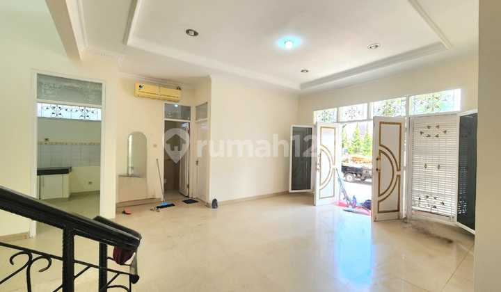 Rumah 2 Lantai Siap Huni di Singgasana Pradana Mekar Wangi