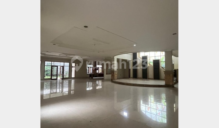 Rumah Megah & Luas 2 Lantai di Sayap Riau