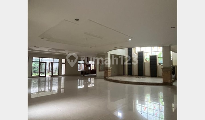 Sewa Rumah Megah & Luas 2 Lantai di Sayap Riau Sewa Rumah Megah & Luas 2 Lantai di Sayap Riau