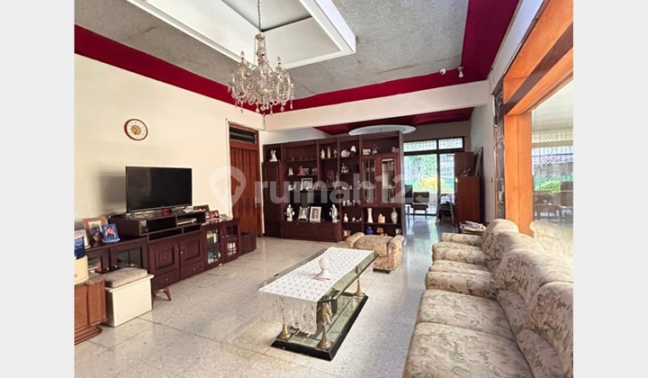 Rumah Luas Cocok untuk Tinggal atau Usaha di Sayap Riau