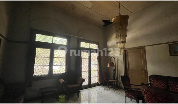 Rumah Zaman Belanda Ada Paviliun di Sayap Malabar