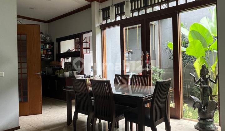 Rumah SHM Ada Taman Belakang di Setiabudi Bandung