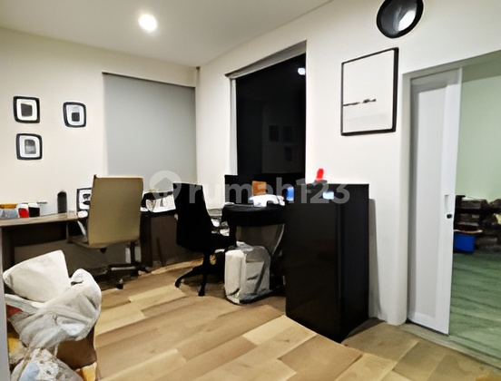 Rumah Luas Ex Konveksi di Komplek Pharmindo